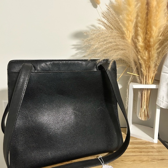 Chanel Classic Black Leather Shoulder Bag - Picture 4 of 10